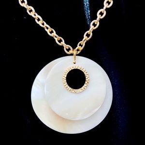 Shell Pendants Necklace & Matching Dangle Shell Earrings Gold Toned NWT